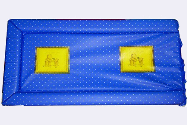 寶貝兒女藍(lán)色波點(diǎn)尿布?jí)|