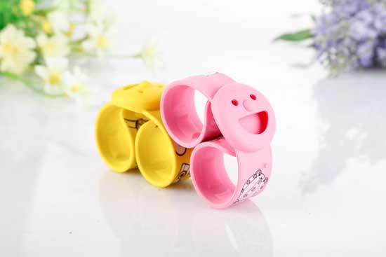 風(fēng)語(yǔ)笑臉黃色紅色防蚊手表