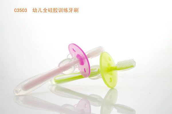 親恩幼兒全硅膠訓(xùn)練牙刷.jpg 親恩幼兒全硅膠訓(xùn)練牙刷.jpg