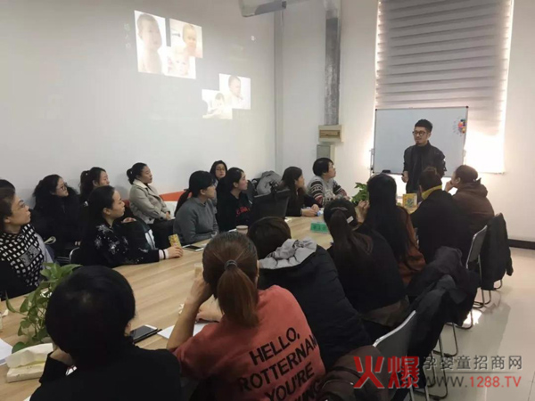 ������ݚ�D(zhu��n)�@ô����У�ֻ��һ��(g��)��(m��ng)����