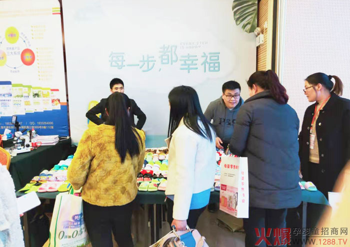 ÿһ�������Ҹ���ĸ�����۷������վ�����չ٣��Ҹ�����ͯЬ���ʱ��F(xi��n)�A������