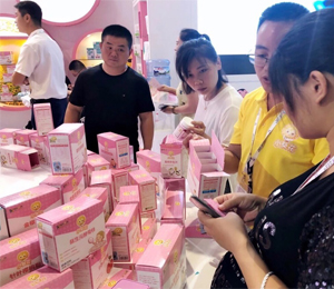  С������ͯ�I�B(y��ng)Ʒչ��(hu��)2