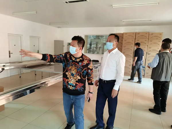 區(qū)委書記張士兆蒞臨秦皇島江洋康達(dá)食品科技有限公司實地進(jìn)行調(diào)研并予以指導(dǎo)5.jpg 區(qū)委書記張士兆蒞臨秦皇島江洋康達(dá)食品科技有限公司實地進(jìn)行調(diào)研并予以指導(dǎo)5.jpg