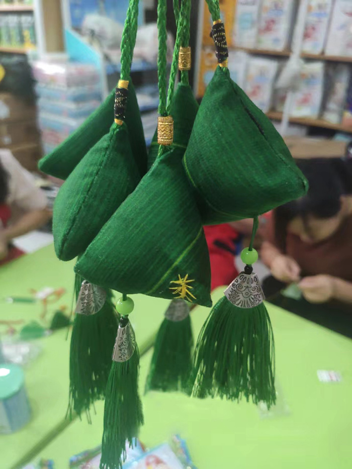 雅慧“父親節(jié)&端午節(jié)”主題活動圓滿結(jié)束4.jpg 雅慧“父親節(jié)&端午節(jié)”主題活動圓滿結(jié)束4.jpg