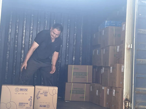 施貝安捐贈物資馳援涿州4.jpg 施貝安捐贈物資馳援涿州4.jpg