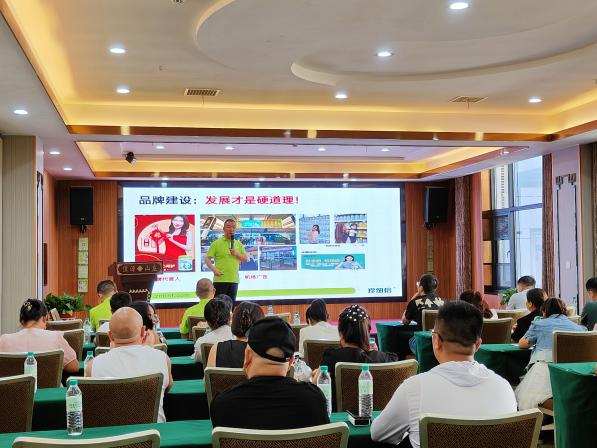 珍紐倍“問道”胖東來 (8).jpg 珍紐倍“問道”胖東來 (8).jpg