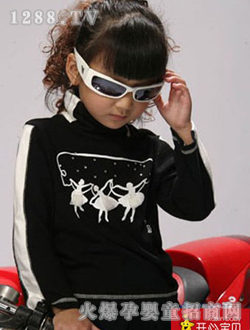 開(kāi)心寶貝黑色毛衣