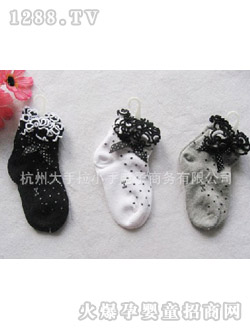 哆啦小貝3色花邊襪