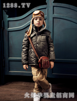 С����˺�ɫ��ͯ����